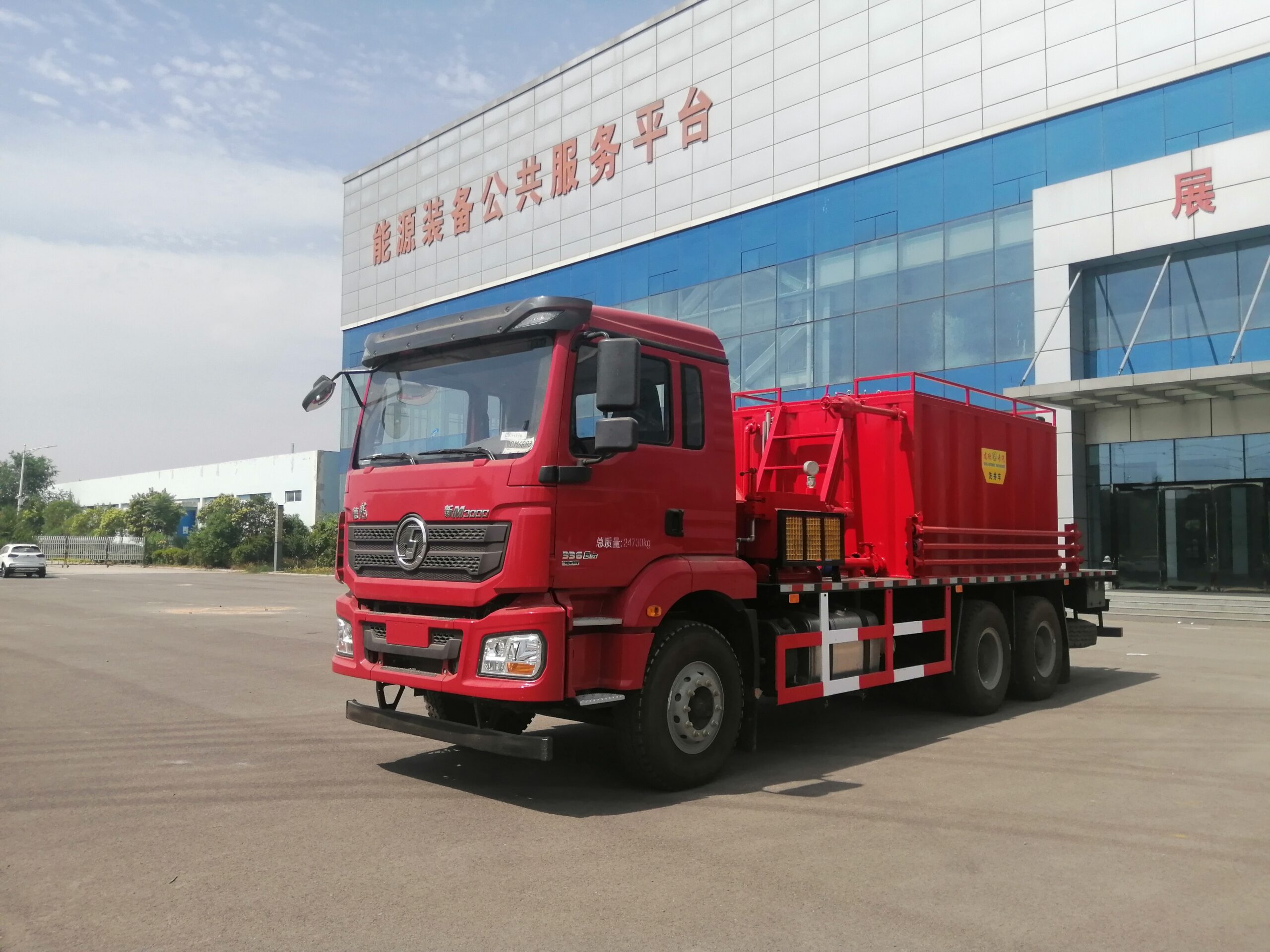 Sand flushing unit front left angle — mobile chassis and equipment layout