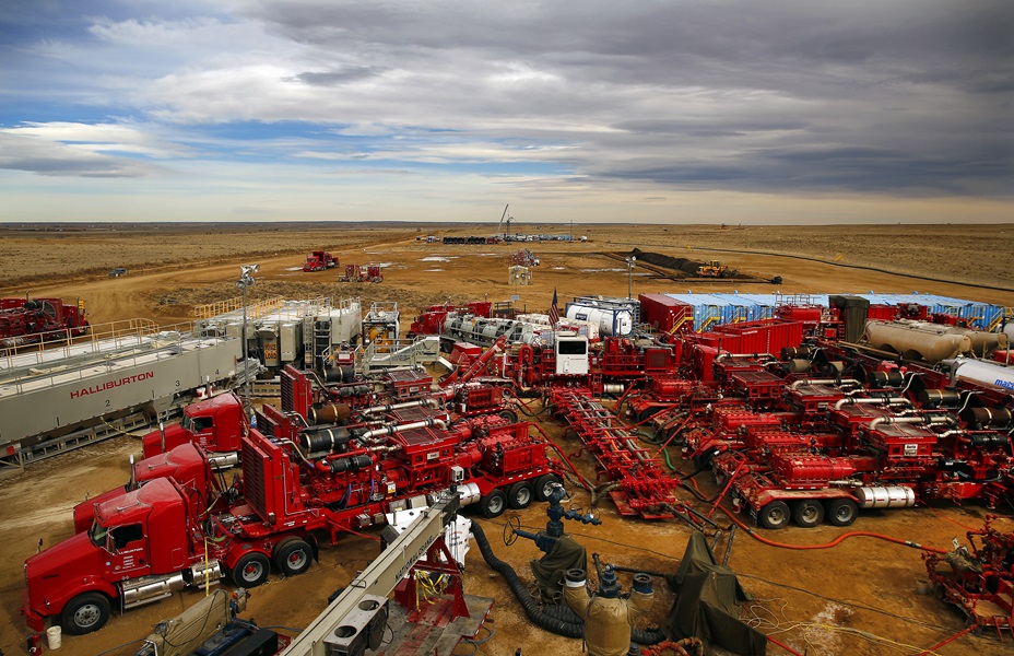Oilfield service fleet in operation