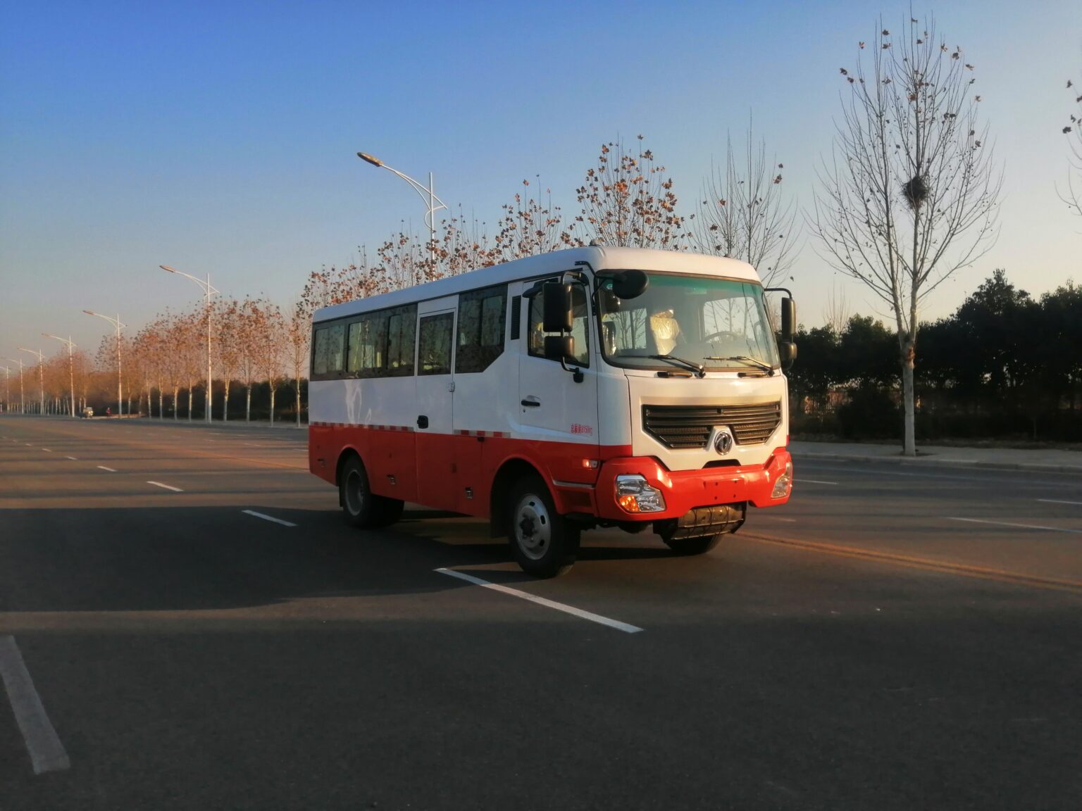 Test well truck for mobile oil and gas production evaluation