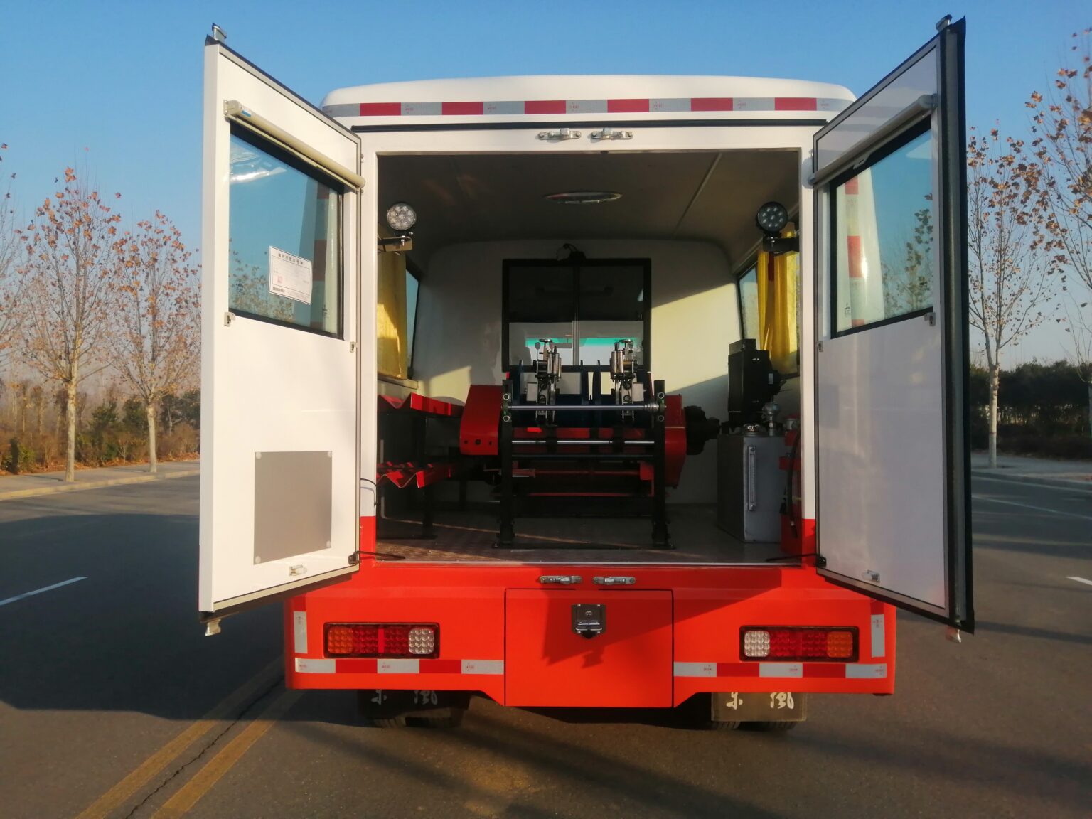Mobile well testing truck process equipment and operator access layout