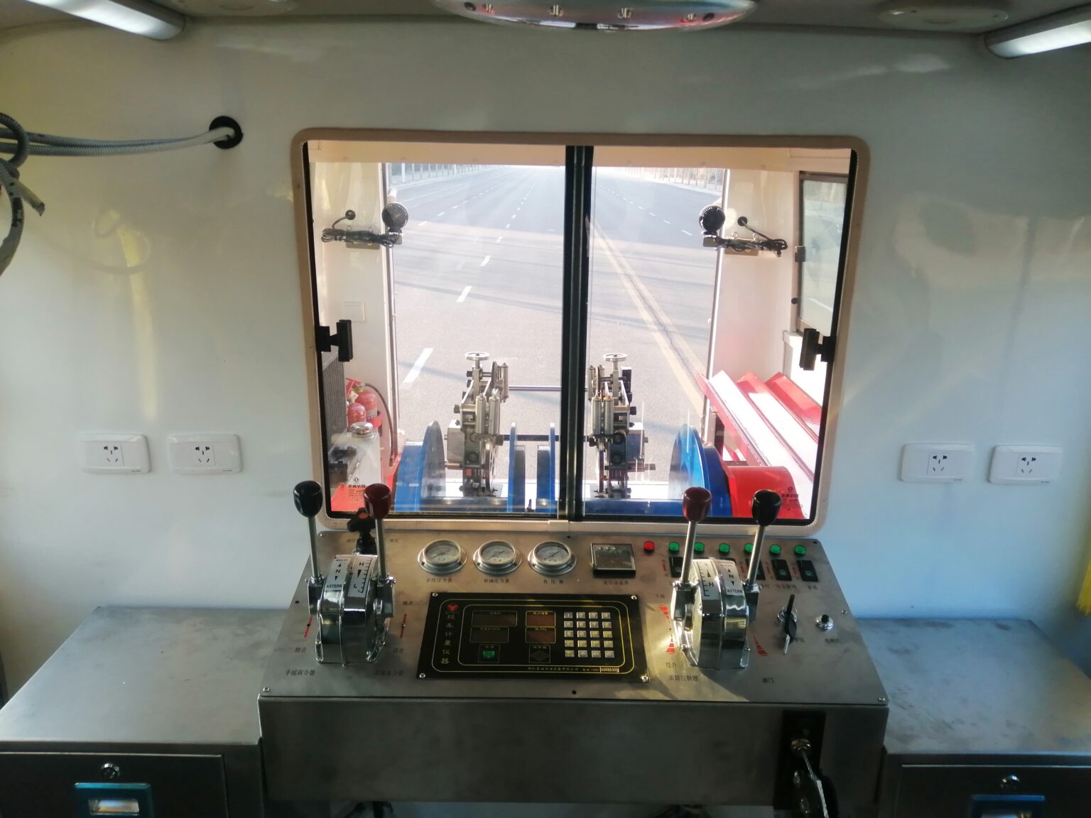Test well truck equipment layout for oilfield production monitoring
