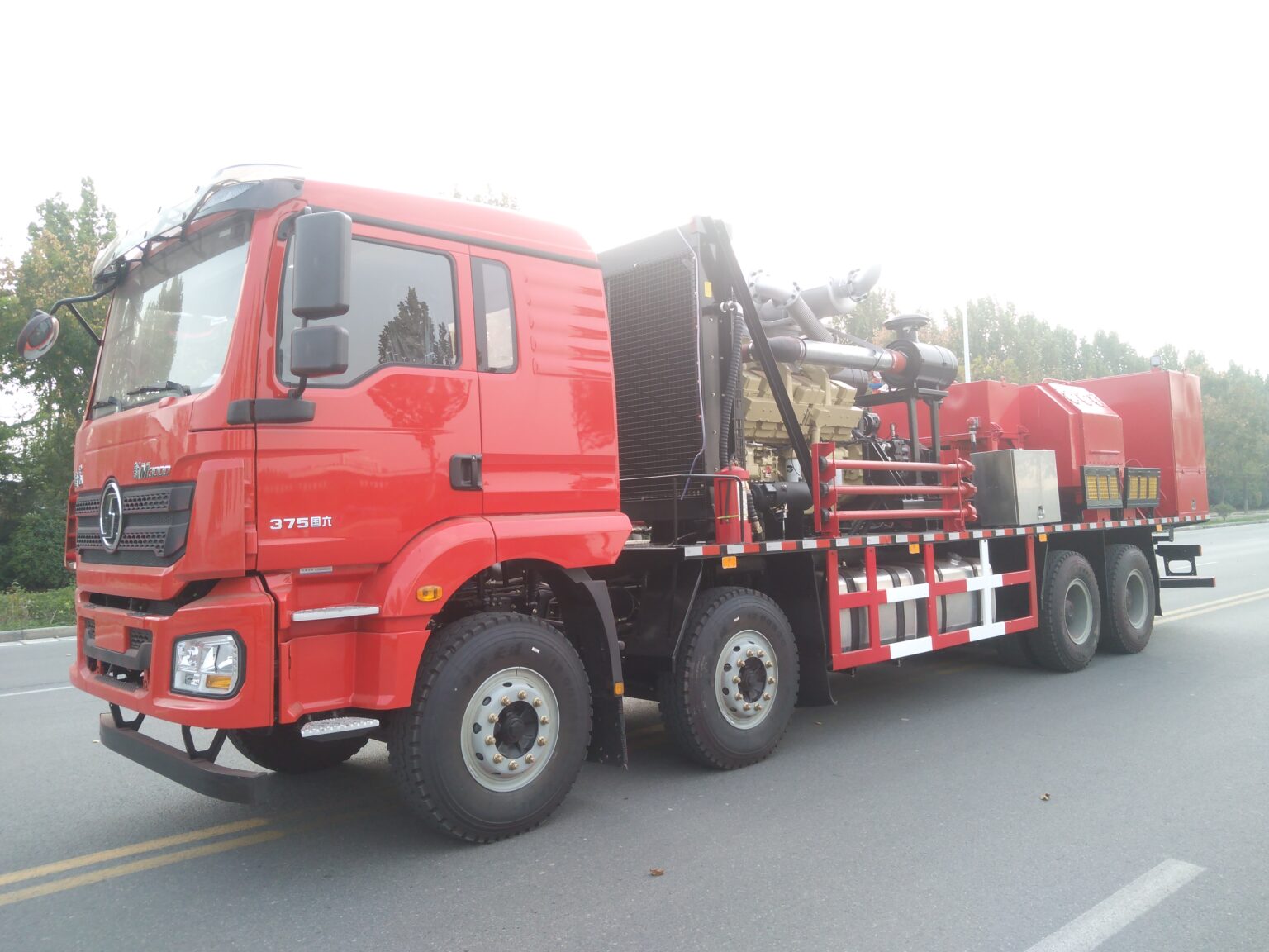 Frac pump truck power end and pressure pumping equipment