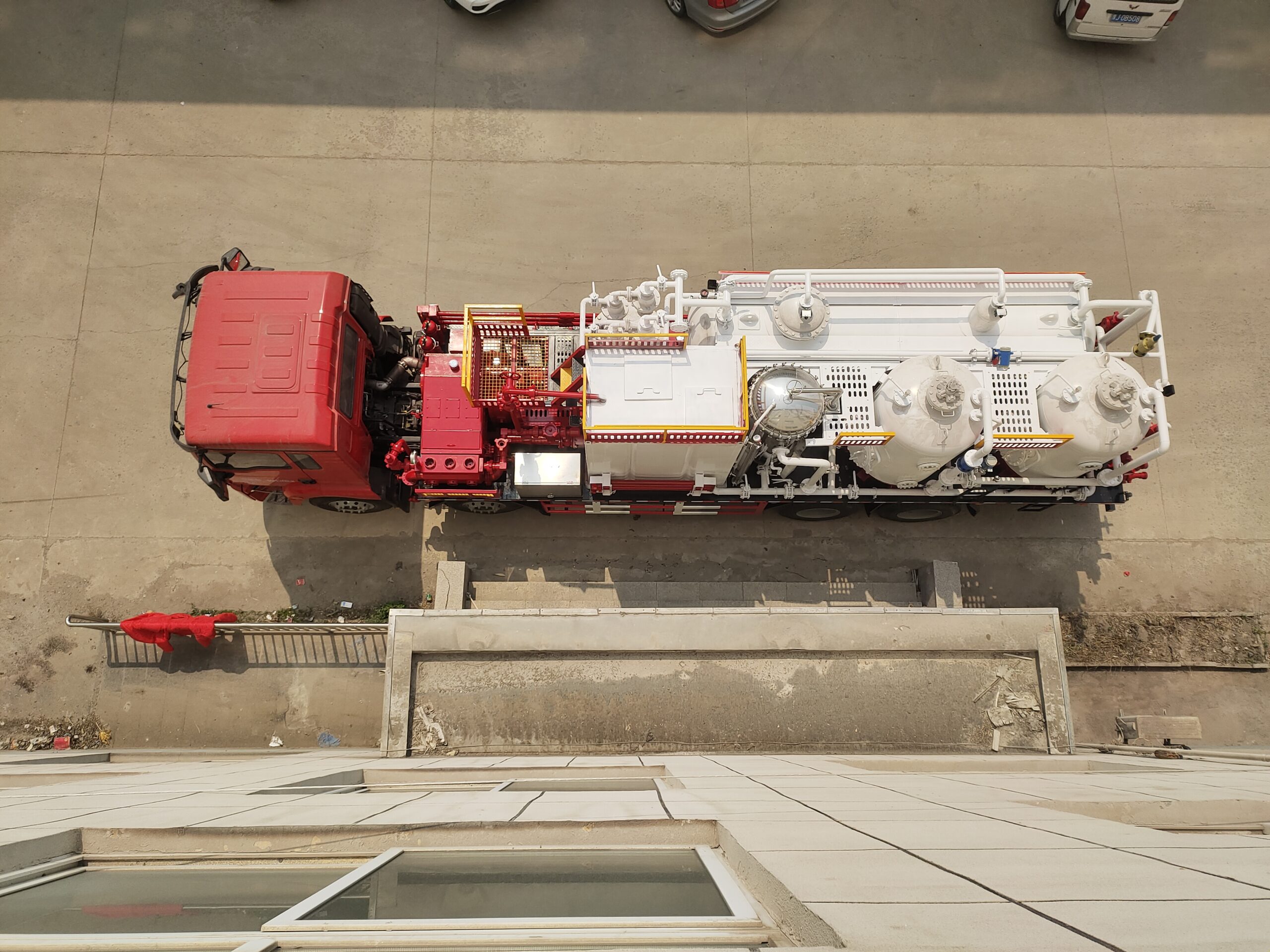 Sand flushing unit top view — equipment layout and tank arrangement